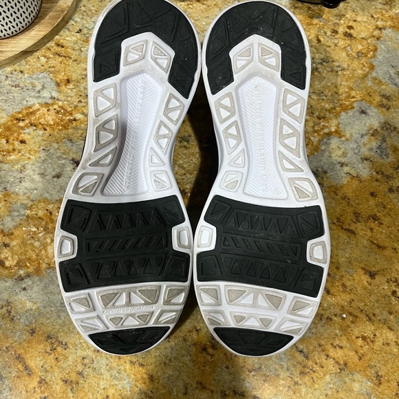APL Black and White Women's Shoes - Picture 7 of 8